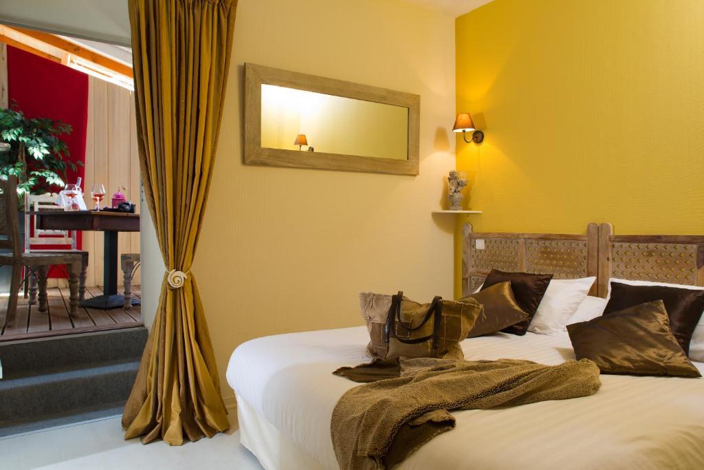 Logis Hotel Les Flots Bleus Beaulieu-sur-Dordogne Room photo